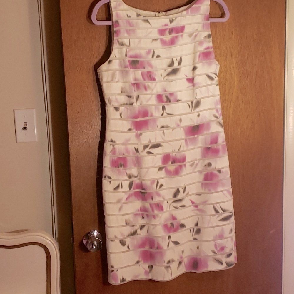 Beautiful Ann Taylor flower dress 👗